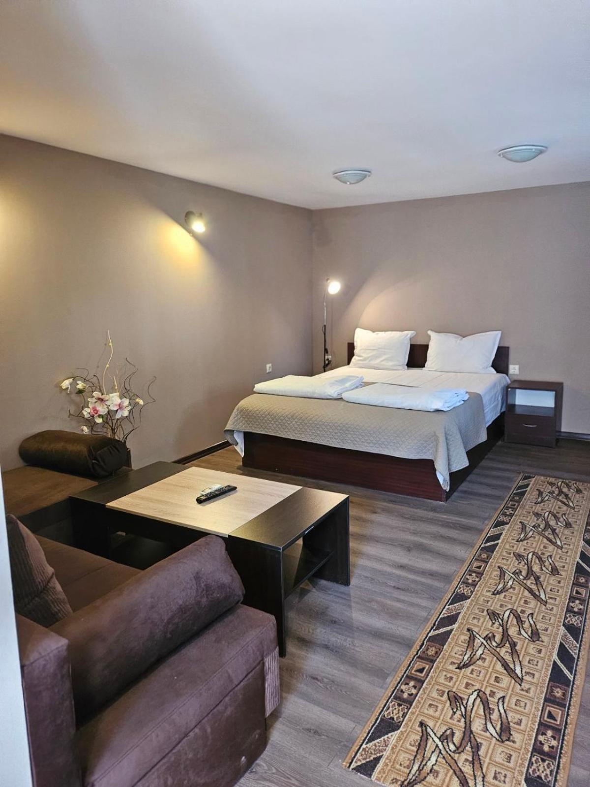 Orehite-Family Hotel ,Food & Pool Bozhichen Eksteriør bilde