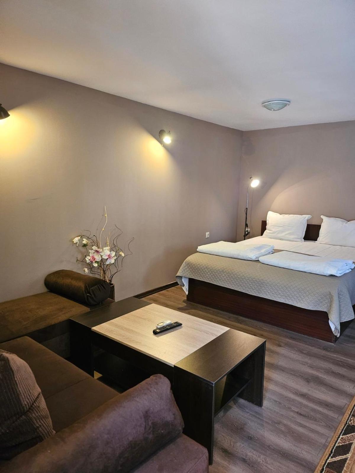 Orehite-Family Hotel ,Food & Pool Bozhichen Eksteriør bilde