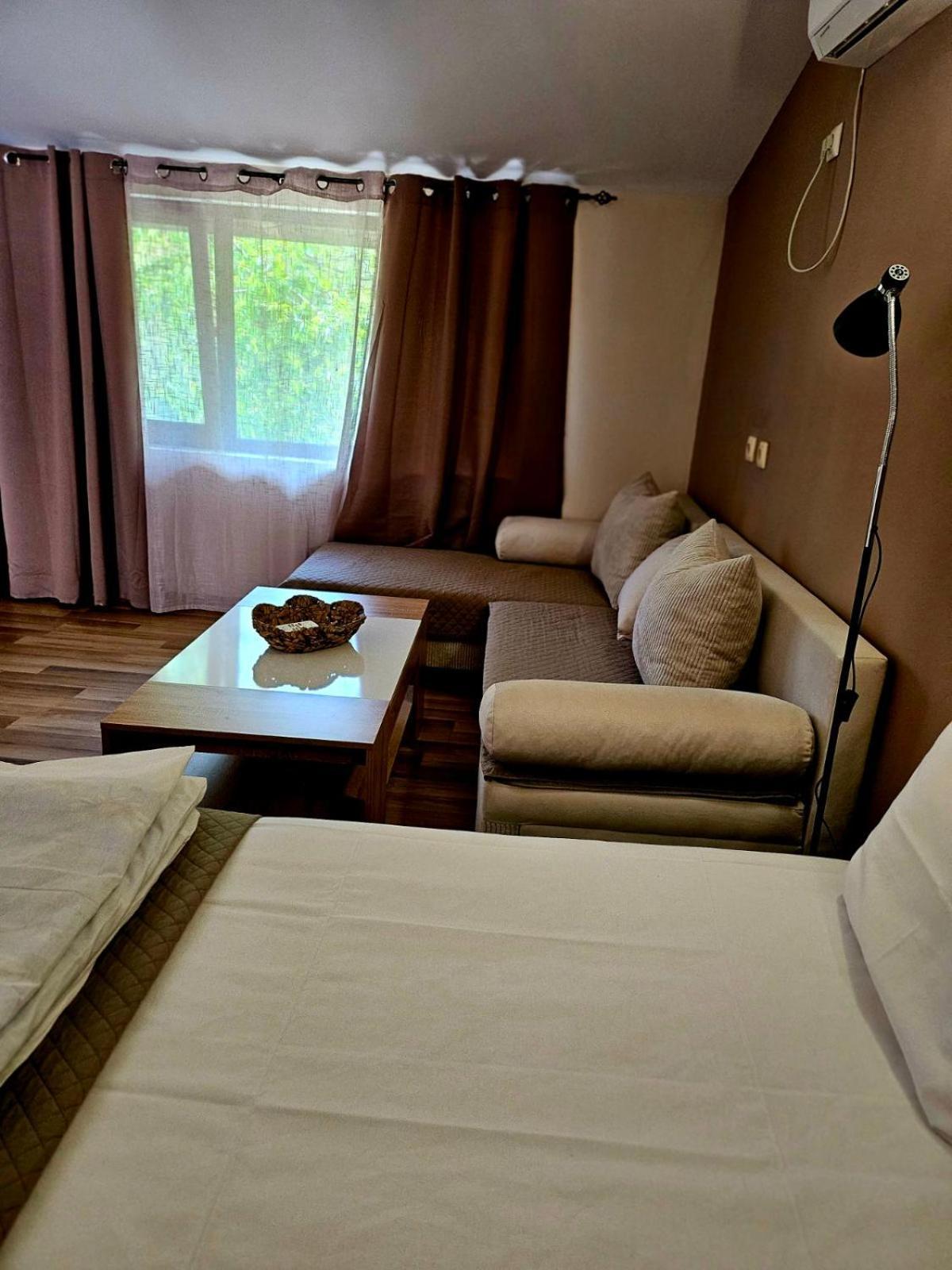 Orehite-Family Hotel ,Food & Pool Bozhichen Eksteriør bilde