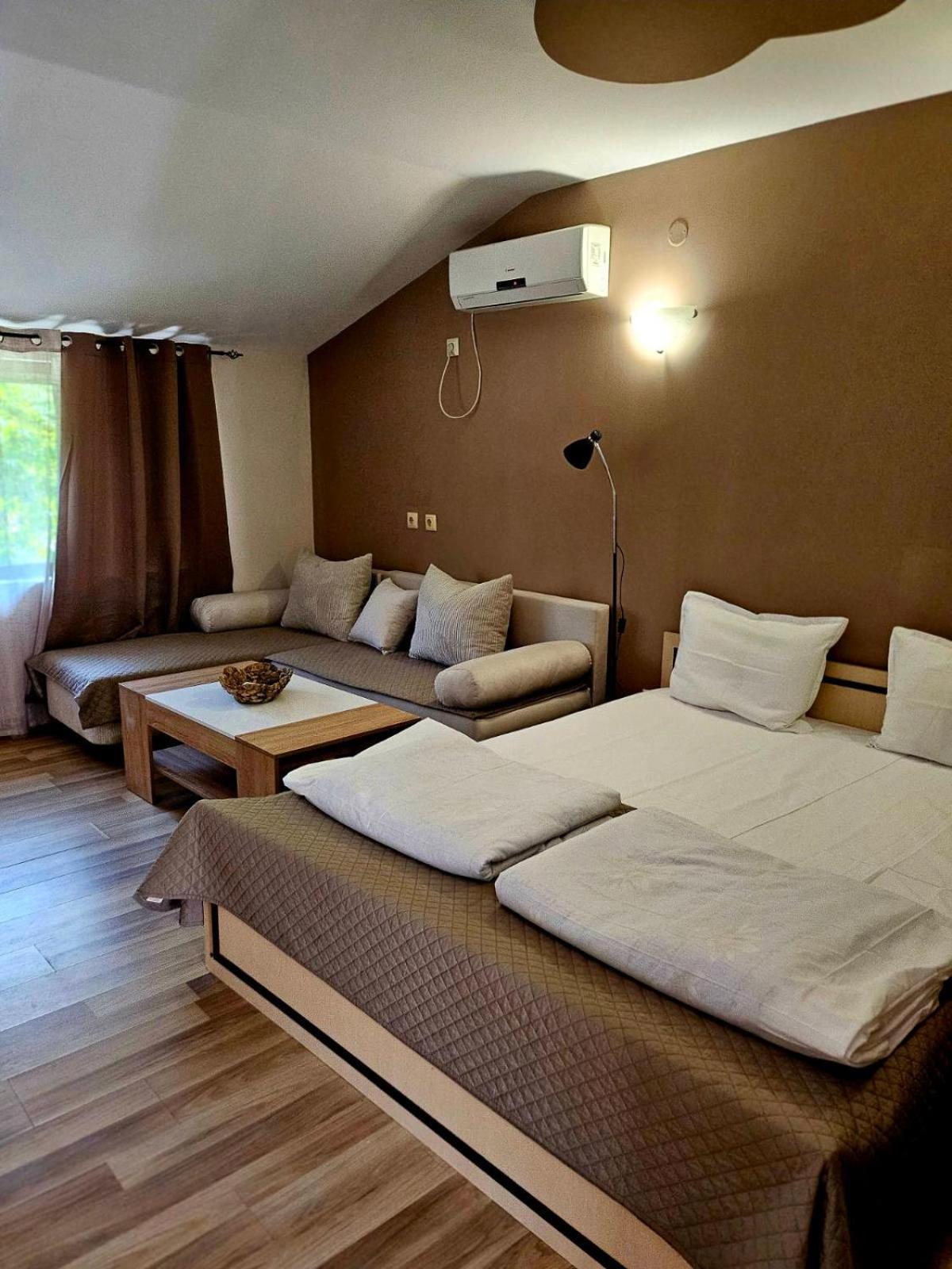 Orehite-Family Hotel ,Food & Pool Bozhichen Eksteriør bilde